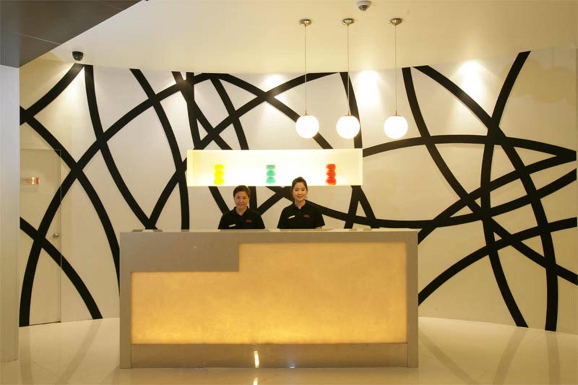 Legacy Hotel Bangkok Sukhumvit Exterior photo